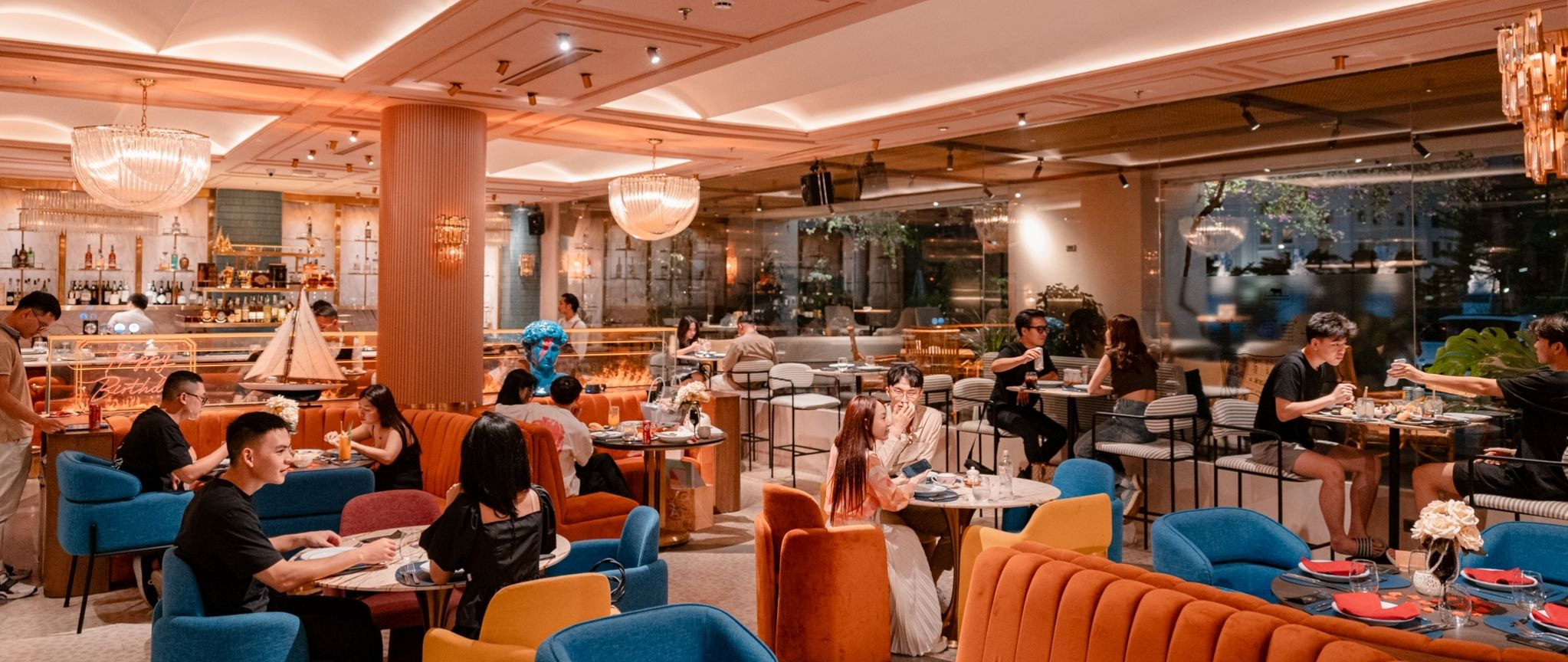 Lò sưởi trang trí Glamore cho nhà hàng sang trọng