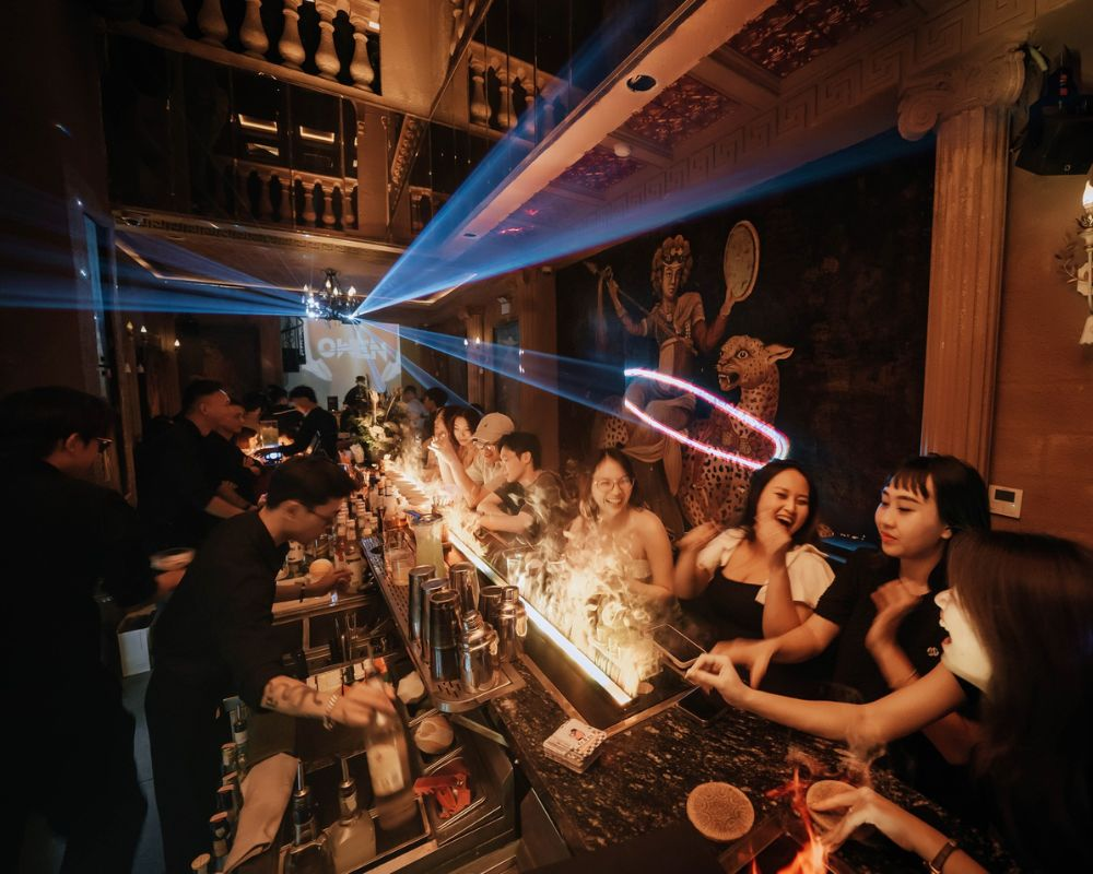 lo-suoi-dien-glamore-hk-1800-tai-the-dios-cocktail-bar